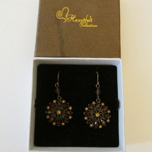 Heartfelt Collection Pierced Earrings - Picture 1 of 2